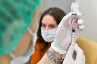 В Госдуме предлагают обязать соцсети блокировать фейки о вакцинации