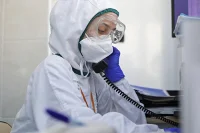 На выплаты медикам за работу с COVID-19 выделили более 49 млрд рублей