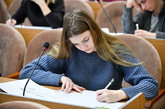 Итоговое сочинение для 11-х классов предлагают провести 15 апреля