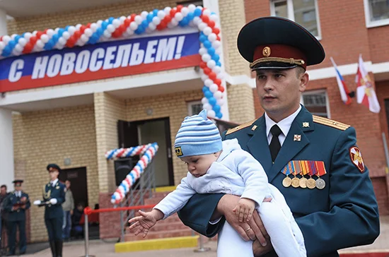 Героям России предложили предоставлять жильё вне очереди