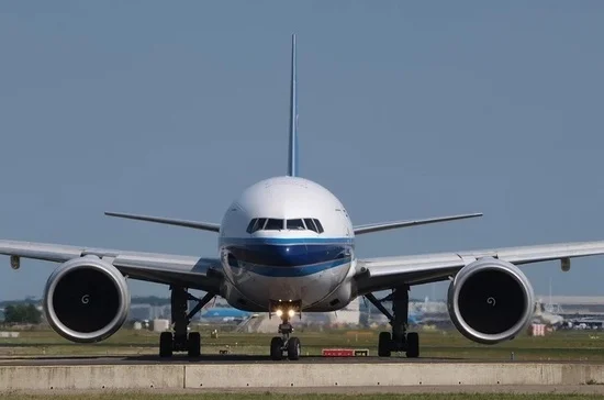Boeing рекомендовала приостановить полеты лайнеров 777 после ЧП с двигателем