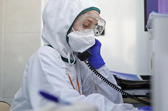 На страховые выплаты работающим с COVID-19 медикам выделили 7,6 млрд рублей