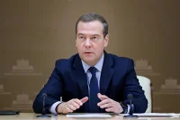 Медведев предложил освободить многодетных от налога на землю без инфраструктуры