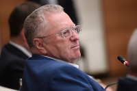 Жириновский призвал отказаться от зарубежных цветов