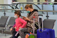 Правила выезда детей за границу с сопровождающим предлагают упростить