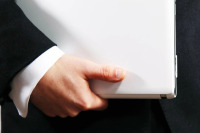 Некоторым категориям госслужащих отменят возрастные ограничения