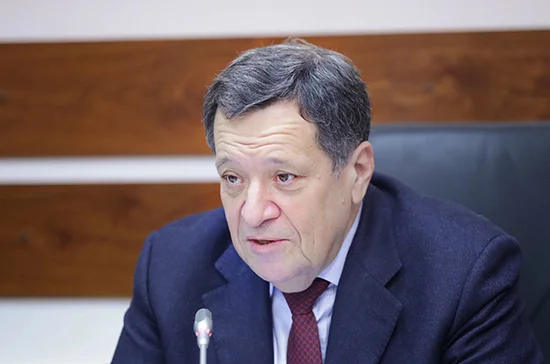 Макаров: новый уровень взаимоотношений Госдумы и кабмина поможет точнее сформировать трехлетний бюджет