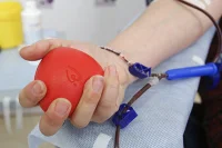 Вакцинированные москвичи сдадут плазму для лечения больных COVID-19