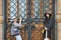 Россияне стали лучше относиться к иностранцам  