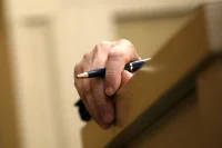 За что сенатора могут выгнать с работы