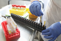 Китайский эпидемиолог объяснил, почему вакцинированные могут заболеть COVID-19