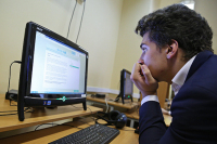 Минцифры и ФАС изучат цены на интернет в школах