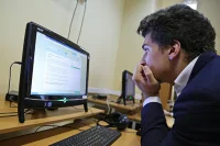 Минцифры и ФАС изучат цены на интернет в школах