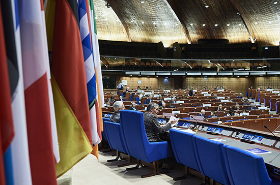 Толстой: Россия не будет исполнять политизированные решения ПАСЕ