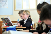 В ЛДПР предложили установить ежегодную выплату для школьников