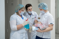 В Минздраве сообщили о росте средней зарплаты медработников в 2020 году