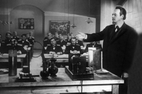 Попов изобрёл радио, наблюдая за грозами