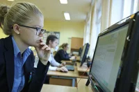 Родителям школьников в августе выплатят по 10 тысяч рублей