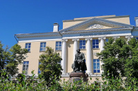 Сколько первоначально было факультетов в МГУ 