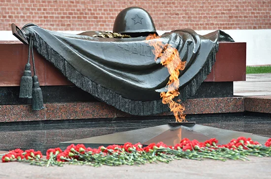 54 года назад прах Неизвестного солдата захоронили у Кремлёвской стены