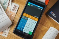 Сенаторы призвали продлить сроки тестовых платежей для запуска кешбэка за детский отдых