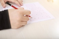 В Рособрнадзоре рассказали об эпидемиологических правилах допуска школьников к ЕГЭ