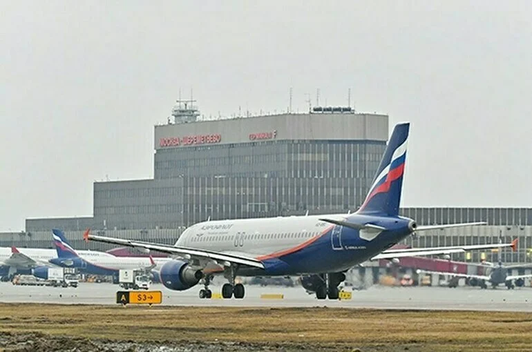 Пилотов могут уволить за отказ от тестирования на алкоголь