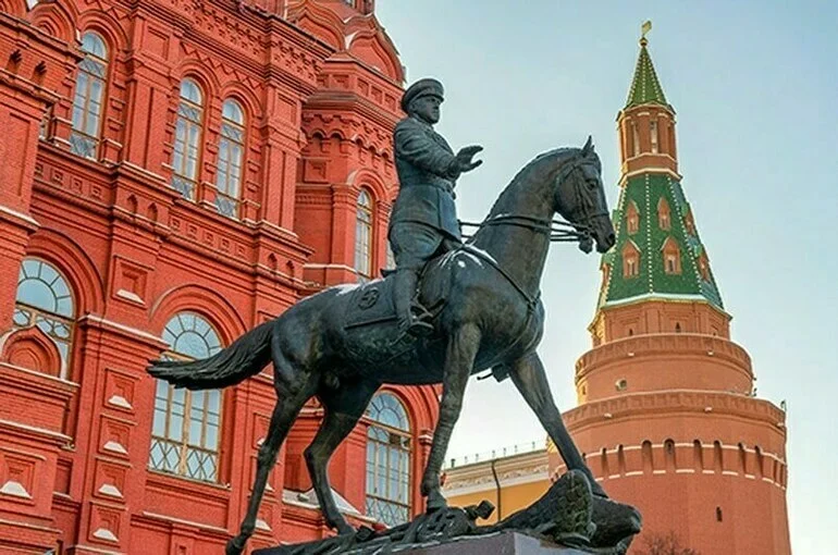 На памятники Великой Отечественной войны предложили наносить QR-коды