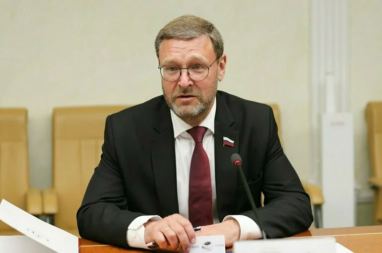 Косачев назвал неприемлемым высказывание Дуды о России