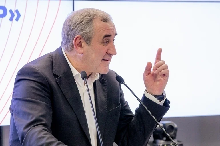 Неверов поздравил россиян с Днем защиты детей