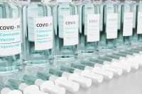 Производителям вакцин от COVID-19 могут дать право на возмещение НДС в упрощённом порядке