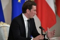 Канцлер Австрии привился от коронавируса