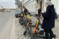 Роскачество: самокатам запрещено выезжать на проезжую часть