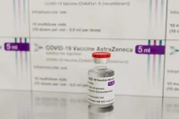 В Италии рекомендовали вакцину AstraZeneca только людям старше 60 лет