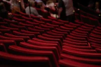 В Москве сократили заполняемость зрительных залов до 50%