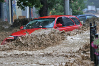 Путин поручил помочь властям Крыма ликвидировать последствия ливней