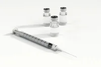 Минздрав: при подъёме заболеваемости ревакцинация от COVID-19 нужна раз в полгода