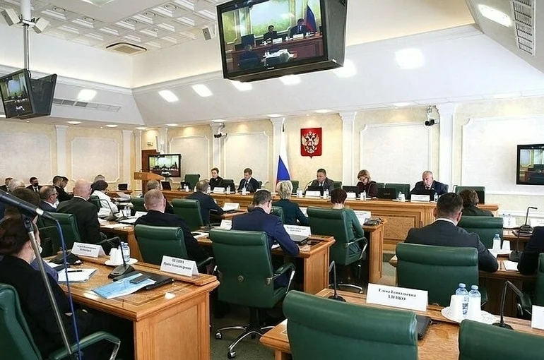 Уравнивание действий СССР и фашистской Германии запретят