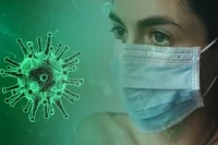 При высоком уровне антител можно вакцинироваться, заявили в московском оперштабе