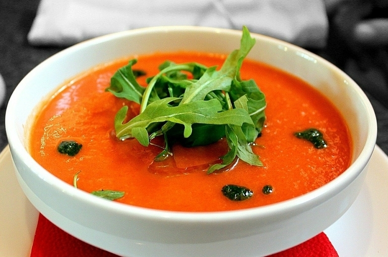 Врач назвала идеальное блюдо во время жаркой погоды