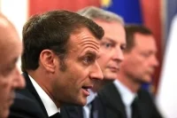 ЕС не может мириться с отсутствием диалога с Россией, заявил Макрон