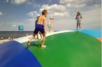 Надувные батуты привязали к требованиям