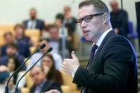 Мурашко сообщил о снижении смертности от COVID-19 среди пожилых