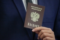 Чиновников с двойным гражданством попросят на выход