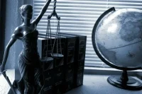 Возмещение расходов на адвоката при прекращении дела хотят упростить