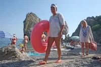 Для отдыха у моря плавок недостаточно