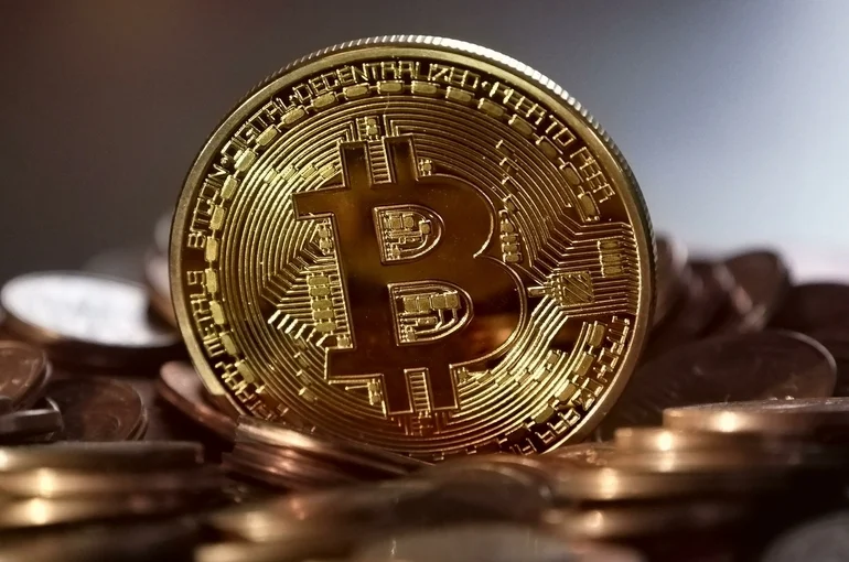 Цена биткоина опустилась до минимума с начала года