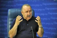Газзаев: во главе национальной сборной по футболу должен быть только российский тренер