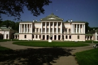 Единственный в России театр, сохранивший с 18 века сцену и зал, отмечает день рождения