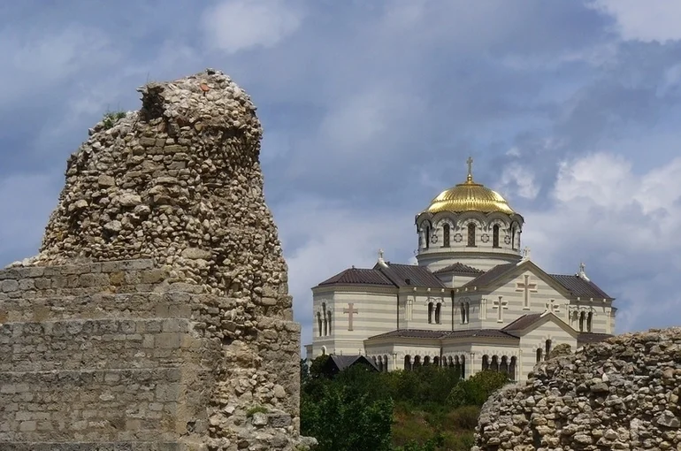 В отели Севастополя снова разрешат заселяться по результатам ПЦР-теста